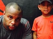 Нурмагомедов поздравил Кормье с защитой титула UFC