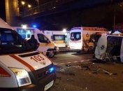 В Киеве автомобиль врезался в скорую: есть жертвы