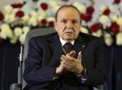 Президента Алжира выписали из французской клиники