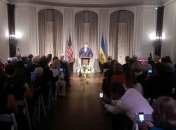 Порошенко: Украине по-прежнему нужна помощь в виде летального оружия