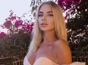 Девушка украинского футболиста взбудоражила Instagram глубоким декольте (фото)