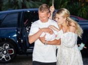 Александр Зинченко с женой и ребенком