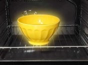 Як усунути неприємні запахи з духовки — лайфхак