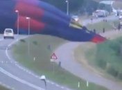 Воздушный шар с 11-ю туристами упал в воду (Видео)