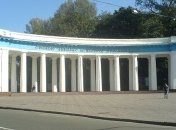 Киевляне приступили к восстановлению колоннады стадиона "Динамо" 
