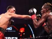 Непобедимый боксер избил соперника, который и не думал сдаваться (видео)