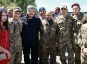 Порошенко в Николаеве наградил морских пехотинцев