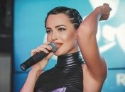 Даша Астафьева презентовала откровенный сольный проект