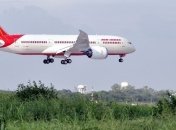 Пилоты отдали штурвал стюардессе, а сами в это время спали