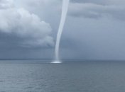 В Черном море разбушевался смерч: "аква-апокалипсис" сняли на видео