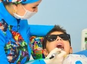 Темнеют зубы у детей: возможные причины