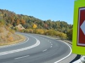 Трасса "Львов-Шегини" перекрыта: люди требуют ремонта улицы райцентра