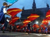 Традиционный карнавал Оммеганг превратил центр Брюсселя в театр