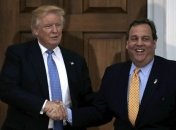 Губернатор США подвергся обструкции из-за отдыха на закрытом им же пляже