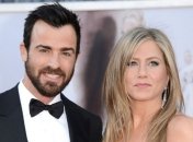 Энистон и Теру обратились к Шарлиз Терон за советом об усыновлении