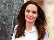 Анджелина Джоли пожаловалась на маленькие алименты от Брэда Питта 