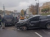 В Харькове водитель спровоцировал масштабное ДТП с пострадавшей и сбежал (фото с места)