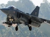 Индийский истребитель МиГ-21 вернулся из полета со змеей на борту