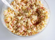 Крабовый салат со сметаной