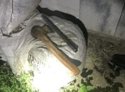 Не смог снять пенсию: во Львове мужчина топором разбил банкомат