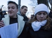 Савченко находится в изоляторе СБУ, под зданием собрались ее сторонники