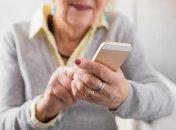 Смартфоны могут доставить пенсионерам неприятности