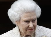 Вандал изуродовал портрет Елизаветы II