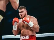 Судья остановил бой: украинский супертяж уничтожил в ринге 114-килограммового британца (видео)