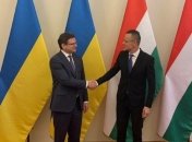 Первый невиртуальный визит: Кулеба поехал в Венгрию 