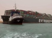 Застрявший в Суэцком канале сухогруз "начертил" в Красном море силуэт пениса (фото)