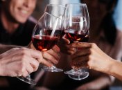 Не только с помощью штопора можно открыть вино