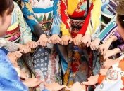 Лелеки, соняшник, статуя князя Володимира: в Японії на честь Олімпіади створили унікальне українське кімоно (фото)