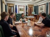 СЕО компании Palantir прибыл в Киев