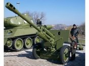 Террористы в Донецке украли памятную пушку с мемориала