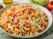 Салат з хрусткими макаронами