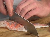 Окунь в чесночном соусе