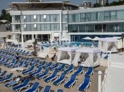 На набережной в Одессе пылает отель (видео)