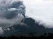 В Индонезии жители покидают дома из-за извержения вулкана Синабунг