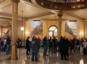 Покинуть Капитолий сейчас же: как республиканцы и демократы отреагировали на погромы сторонников Трампа