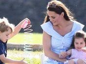 Кейт Мидлтон с мужем и детьми отправилась в летний отпуск