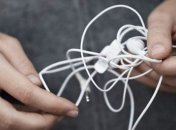 Эксперт: На распутывание наушников у людей уходит 3,5 дня жизни