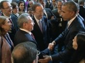 Рауль Кастро и Барак Обама пожали руки на саммите в Панаме