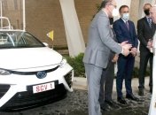 Папа Римский пересел на водородный автомобиль: как выглядит Toyota Mirai (Фото)