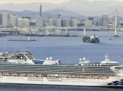 Короновирус: в Японии лайнер с тысячами пассажиров поместили на карантин