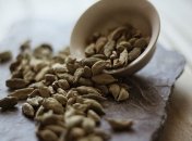 Вода с кардамоном: положительные свойства для здоровья