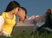 Поцелуи способны укрепить финансовое благополучие семьи