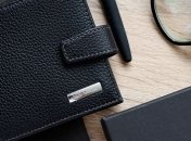 Выбираем подарок: как удачно купить портмоне или кожаный кошелек?