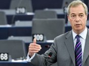 Главу британской партии за выход из ЕС облили молочным коктейлем