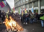 Пенсионная реформа Макрона: стартовала новая волна протестов (Фото)