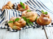 Как сформировать булочки: 7 вариантов красивой выпечки